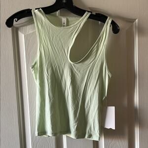 Lululemon NWT Light Green Shoulder Cut-Out Yoga cropped tank size 0